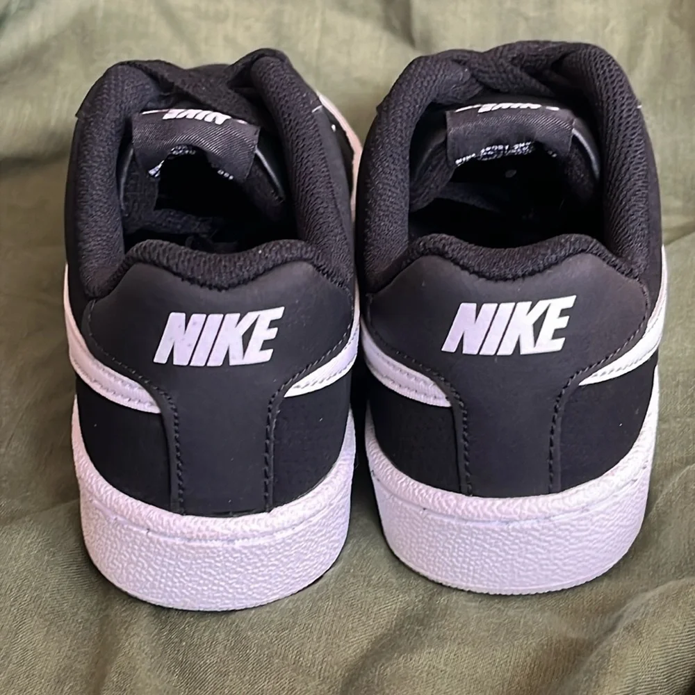 Brand New Nike Court Royale Black & White Lace Up Sneakers Throwback Trainers
